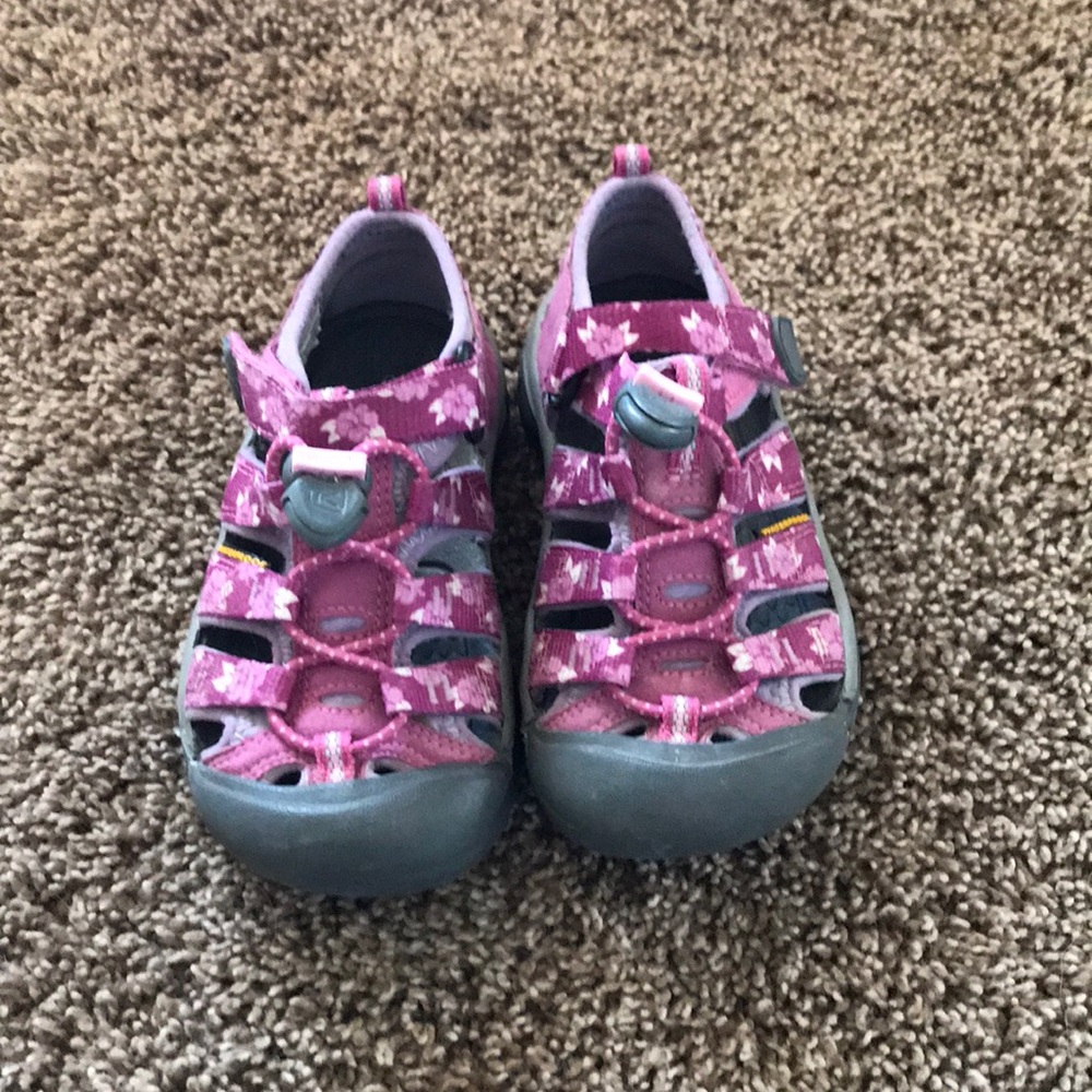 Toddler size 10 Keen sandals